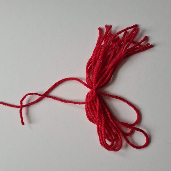 Idea_how-to-make-union-flag-bunting_tassel-bunting_step2.jpg?sw=554&q=85