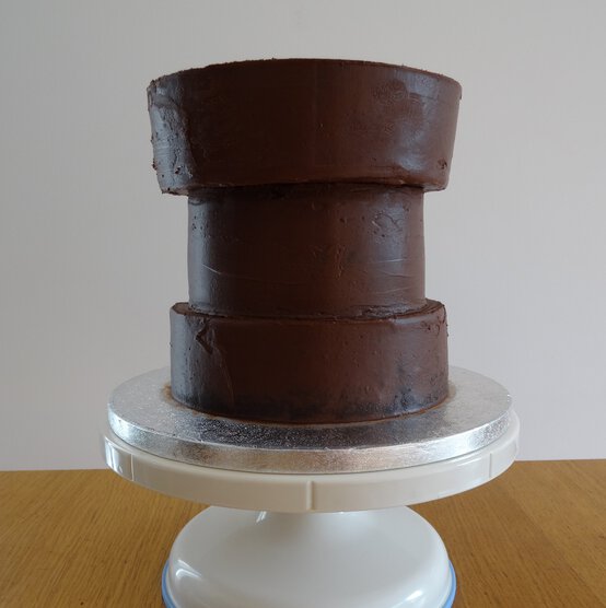 carrot_fruit_line_cake_6b.jpg?sw=554&q=85