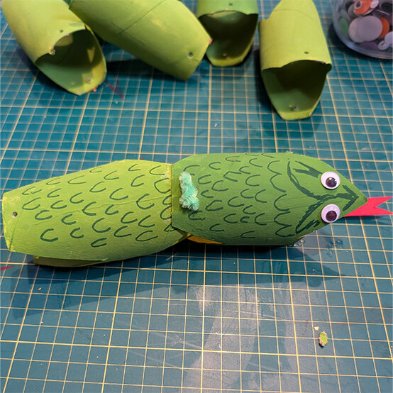 how%2Dto%2Dmake%2Da%2Dcraft%2Droll%2Dsnake%5Fstep%2D7a.jpg?sw=554&q=85