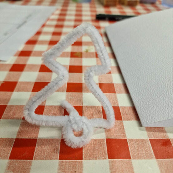 idea%5Feasy%2Dwatercolour%2Dchristmas%2Dcard%5Fstep%2D09.jpg?sw=554&q=85