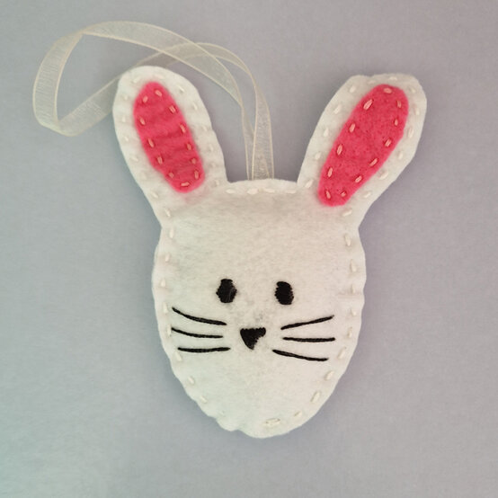 idea%5Fsew%2Deaster%2Ddecorations%2Dfor%2Dall%2Dages%2Dkids%5Fstep2c.jpg?sw=554&q=85