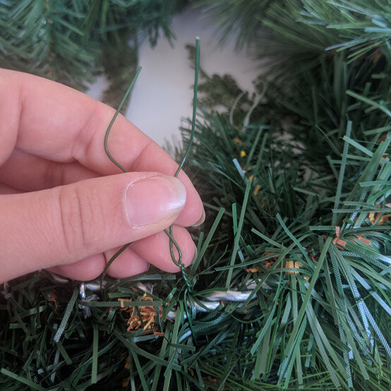 traditional-red-artificial-wreath-6.jpg?sw=554&q=85