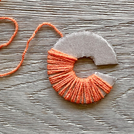 idea_how-to-make-pom-pom-pumpkins_step2.jpg?sw=554&q=85