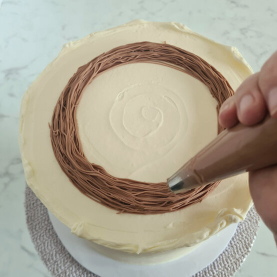 idea%5Feaster%2Dfloral%2Dwreath%2Dcake%5Fstep%2D21.jpg?sw=554&q=85