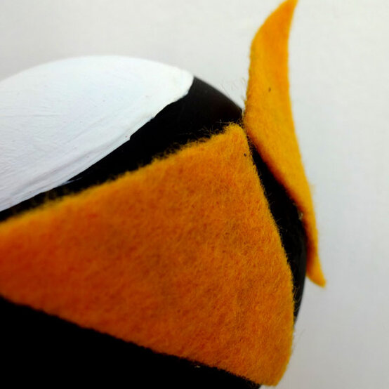 how-to-make-christmas-character-lightbulbs_penguin-step-2.jpg?sw=554&q=85