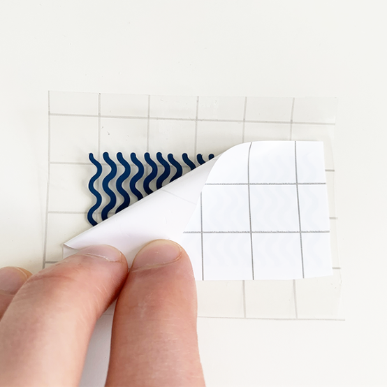 Cricut_How_to_make_a_personalised_baking_hamper_Cricut%20mug_step%2011_1.png?sw=554&q=85