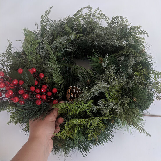 traditional-red-artificial-wreath-14.jpg?sw=554&q=85