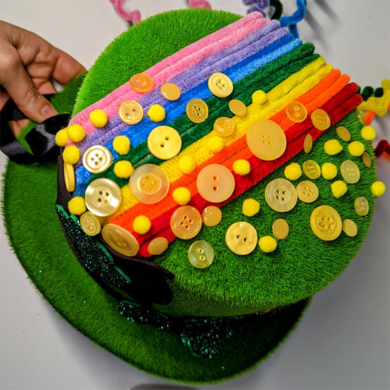 how-to-make-a-st-patricks-day-hat_step-6a.jpg?sw=554&q=85