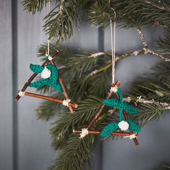 How to Crochet Mistletoe Triangles
