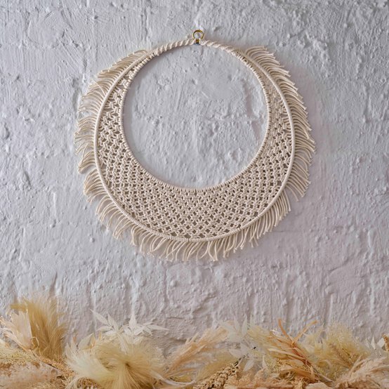 How to Make a Christmas Macrame Wreath image number 1