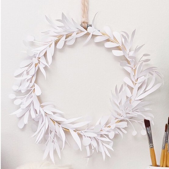 How to Make a Cricut Paper Cut Wreath image number 1