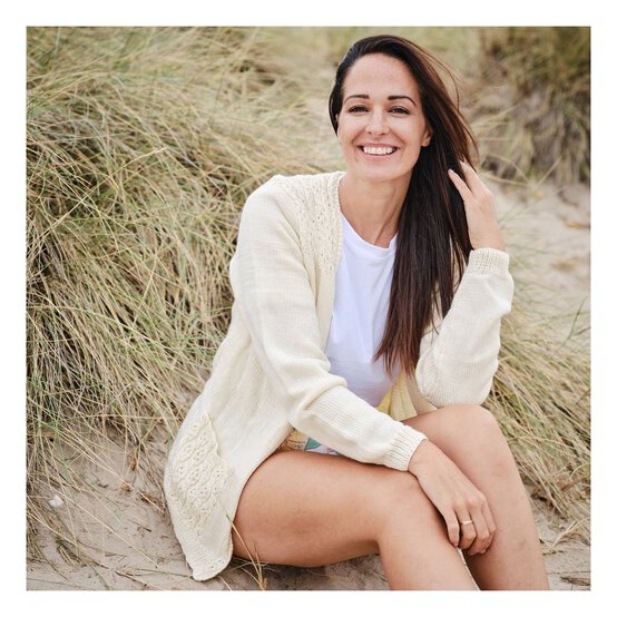 Women's Institute Cream Soft and Silky 4 Ply Yarn 100g image number 3