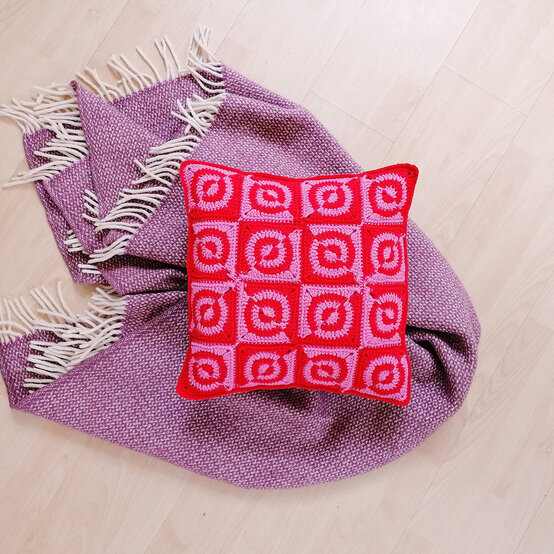 How to crochet a colourful cushion image number 1