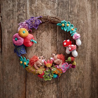 How to Crochet an Autumn Wreath - Free Pattern