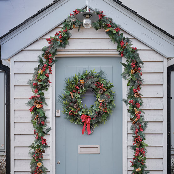 Top Tips for Making Christmas Door D&eacute;cor image number 1