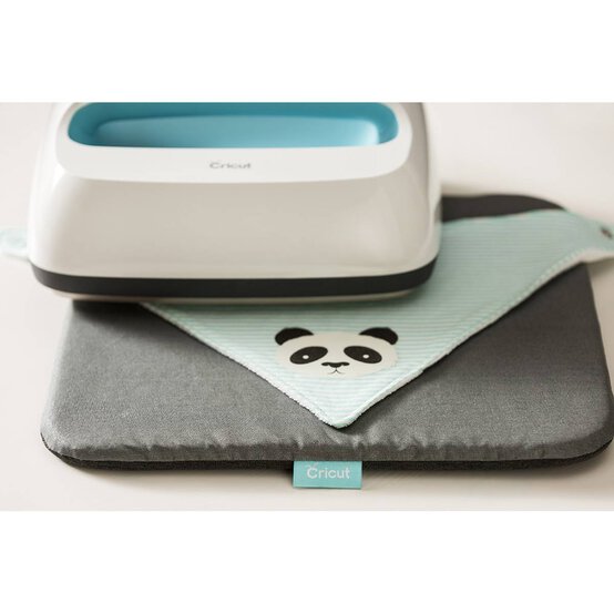 Cricut EasyPress Heat Resistant Mat 30.5cm x 30.5cm image number 3