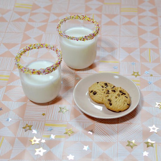 How to Make Sparkle Rimmed Glasses image number 1