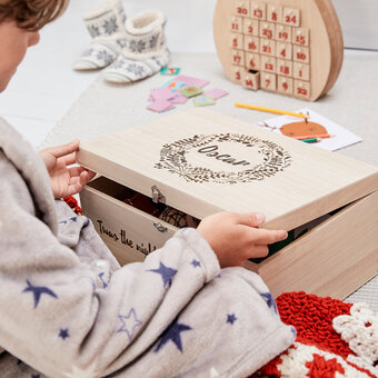 How to Make a Wreath Pyrography Christmas Eve Box