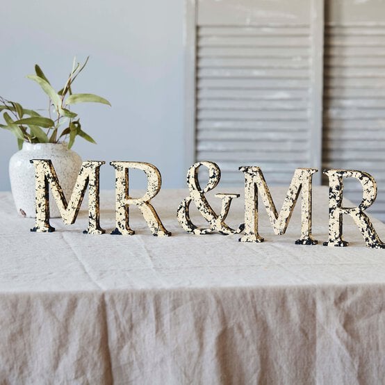 How to Create Foiled Wedding D&eacute;cor image number 1