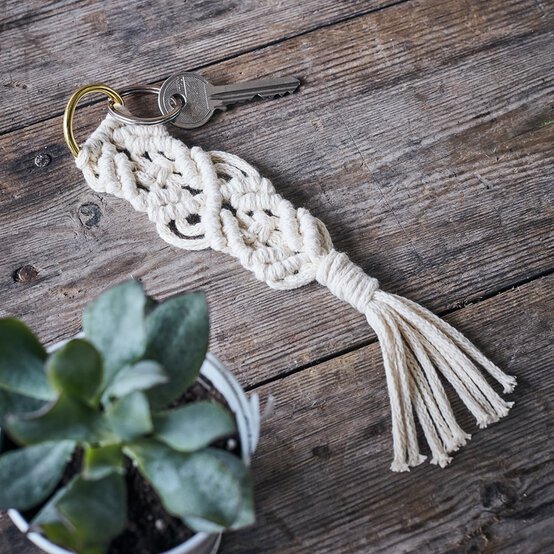 How to Make a Macrame Keyring image number 1