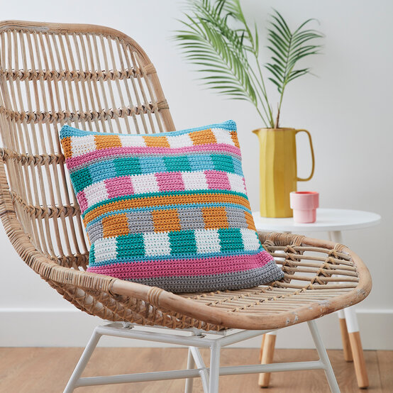 How to Make a Tapestry Crochet Cushion image number 1