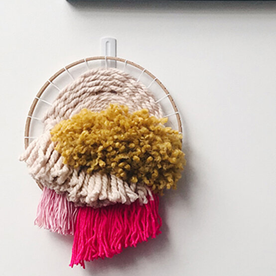 How to Weave Using a Round Loom image number 1