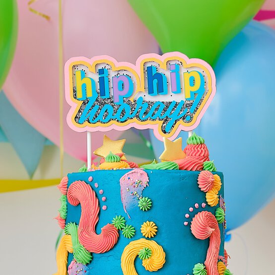 Cricut: How to Make a Shaker Cake Topper image number 1