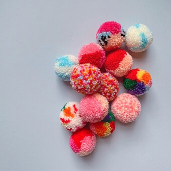 How to Create 5 Different Patterns in Pom Poms