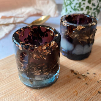 How to Use Coloured Resin