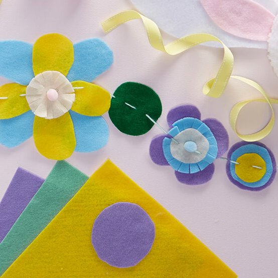 How to Make a Felt Flower Garland image number 1