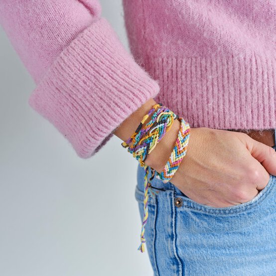 How To Make Friendship Bracelets image number 1