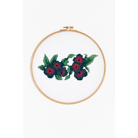 FREE PATTERN DMC Blue Flowers Cross Stitch image number 3