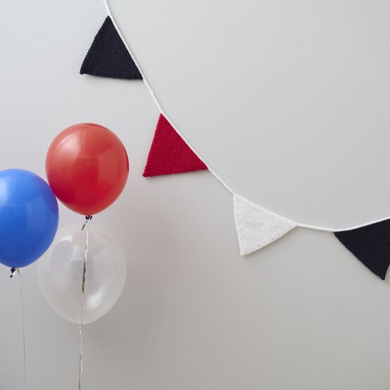 How to Knit Coloured Bunting image number 1
