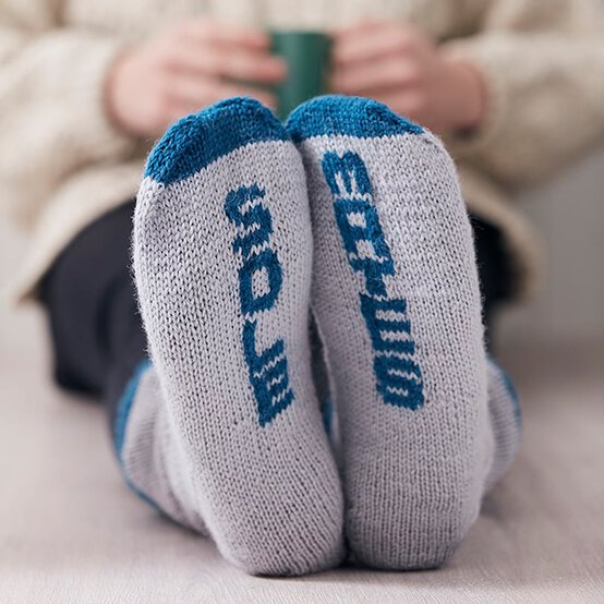 How to Knit a Pair of Valentine's Day Socks image number 1