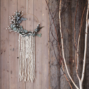 How to Make a Festive Macram&eacute; Wreath