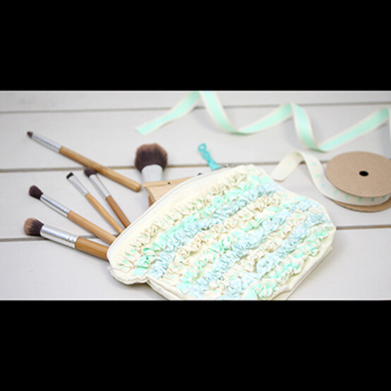 How to Sew a Ruffled Ribbon Makeup Bag image number 1