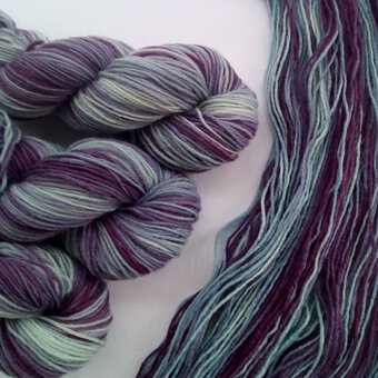 How to Hand Dye Yarn with Icing Gels