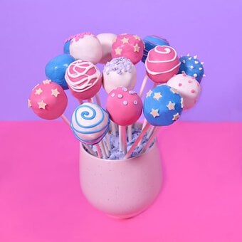 How to Bake a Royal Wedding Cake Pop Bouquet