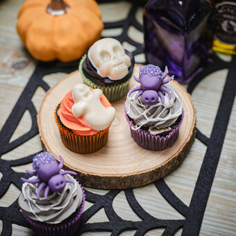 How to Make Halloween Cupcakes