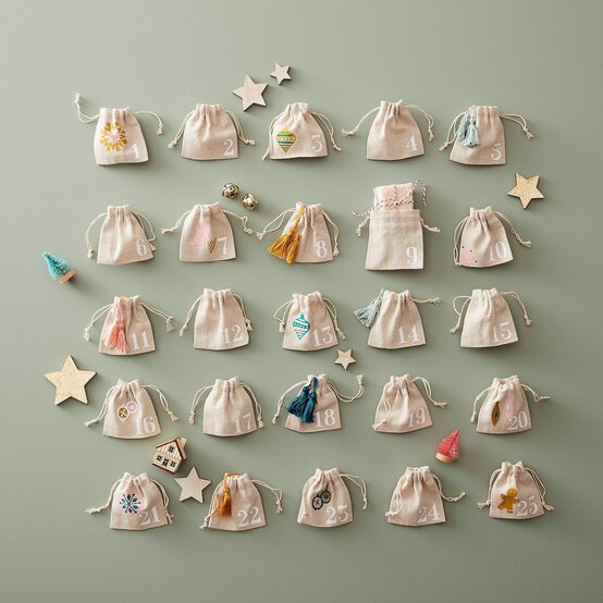 Cricut: How to Make an Iron-On Vinyl Advent Calendar image number 1