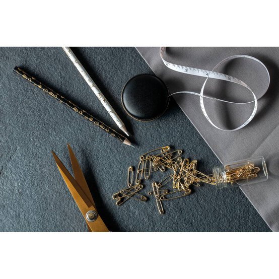 Hemline Gold Retractable Tape Measure 150cm image number 3