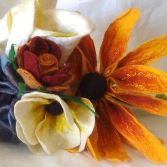 How to Felt a Yellow Daisy