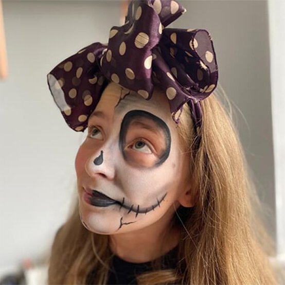 How to Face Paint a Skeleton image number 1