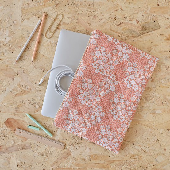 How to Sew a Quilted Laptop Case image number 1