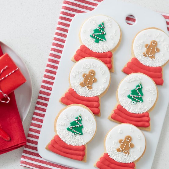 How to Make Snow Globe Cookies image number 1