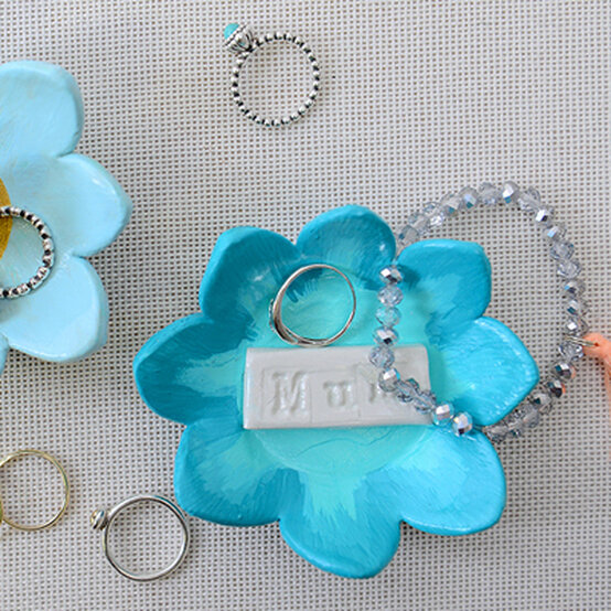 How to Make Clay Flower Ring Dishes image number 1