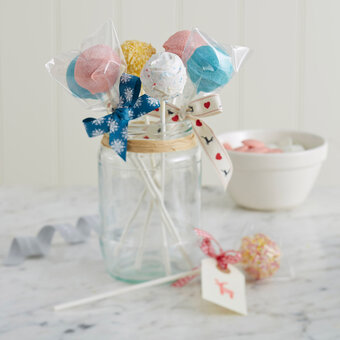 How to Make Christmas Cake Pops