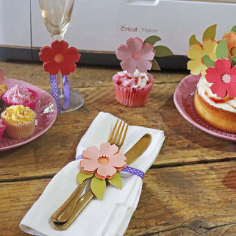Cricut: How to Make Paper Flower Toppers
