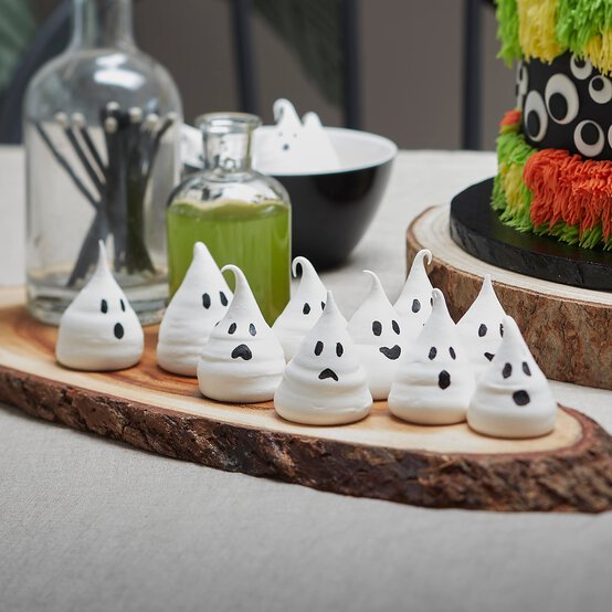 How to Make Meringue Ghosts image number 1