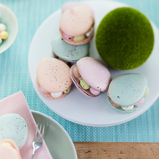 How to Make Mini Egg Macarons image number 1